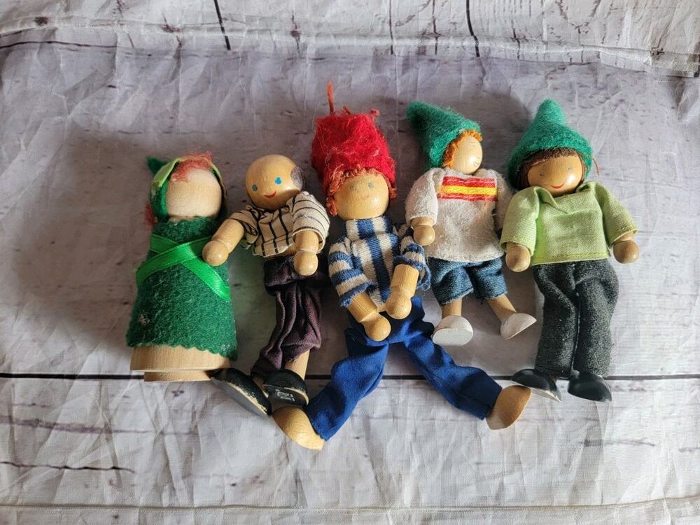 Dollhouse Family Lot 4 Poseable Wood Dolls Figures Toy People Friends READ